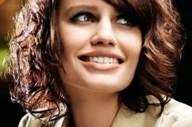 Стильная стрижка на кудрявые волосы Стильная стрижка на кудрявые волосы